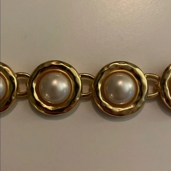 Gold and pearl statement necklace - Picture 4 of 6